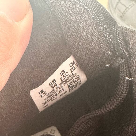 Puma All Black Solid Smash V2 Low Top Lace Up Trainer Sneakers Kids 2.5 - Picture 10 of 10